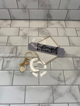 Load image into Gallery viewer, Acrylic Letter Key Rings